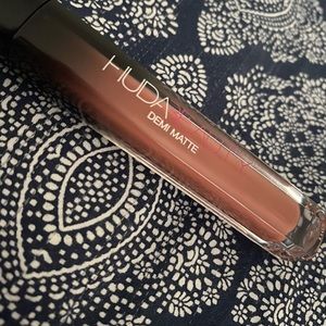HUDA BEAUTY LIPSTICK